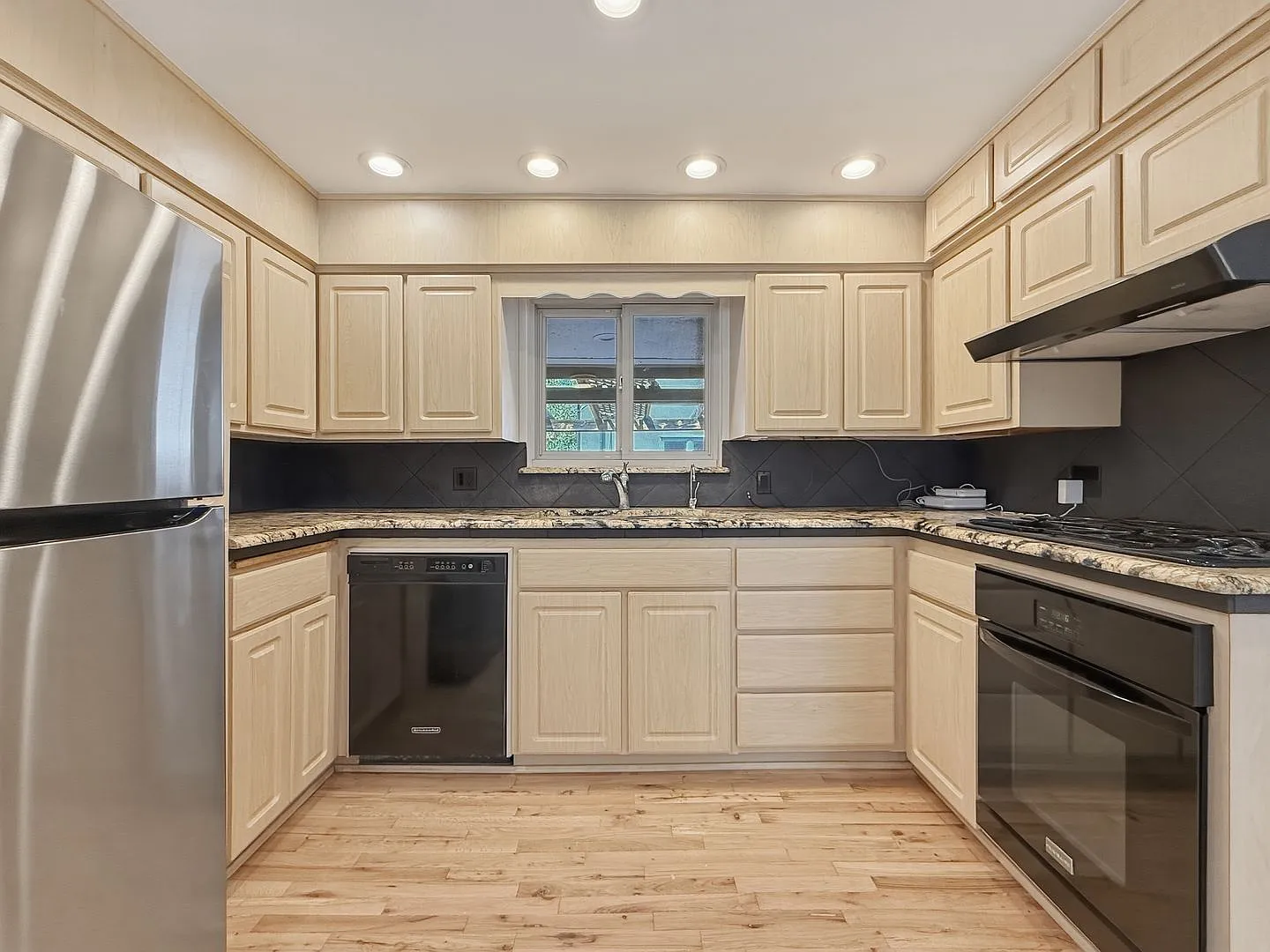 1101 Locust St — Photo 3