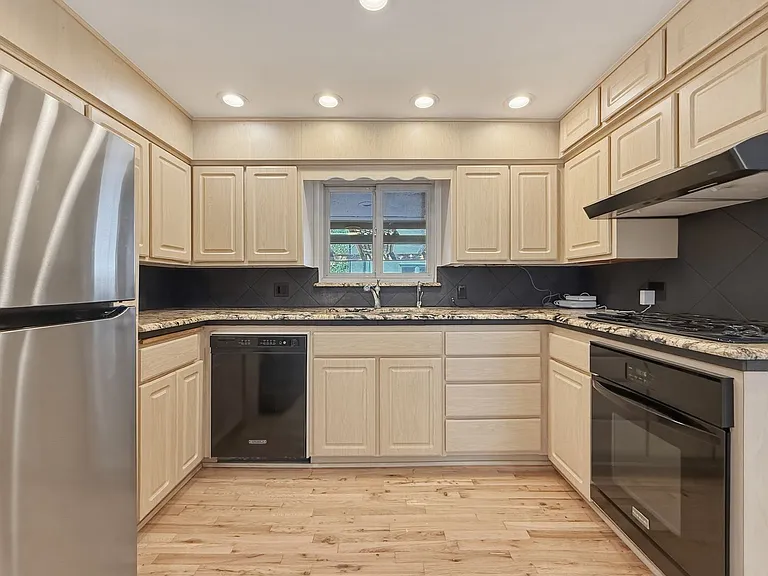 1101 Locust St — Photo 3