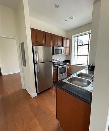 4th image of 703 Carondelet St APT 401