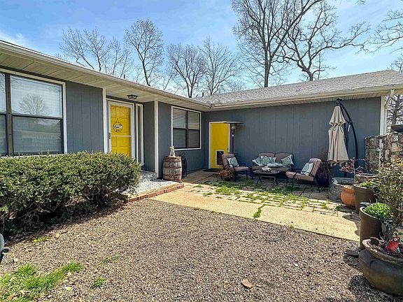 5th image of 1002 Pearl Dr