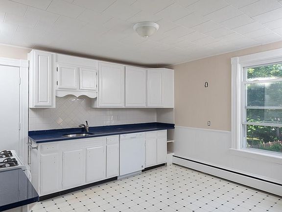 5th image of 34 Belmont St #A