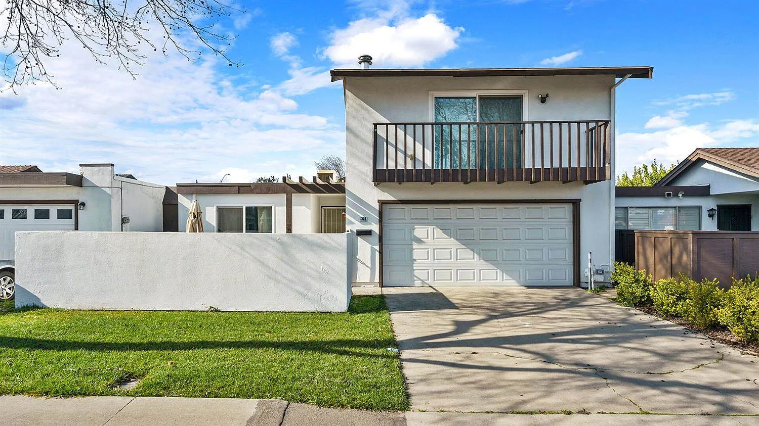 321 Capistrano Dr photo 1