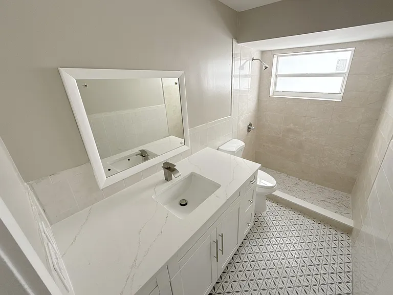 1920 SW 44th Ave #2 — Photo 11