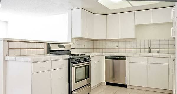 2nd image of 627 S Velare St
