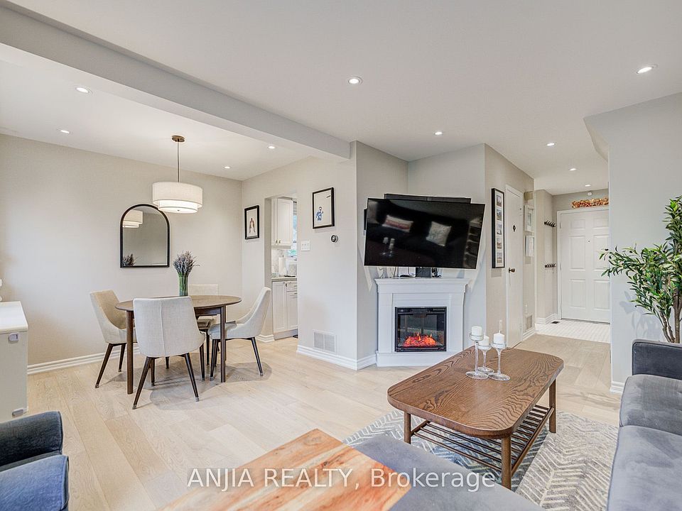 1st image of 8 Maresfield Dr