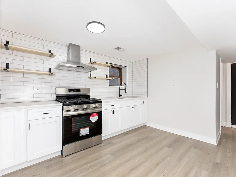4819 W Barry Ave #1G — Photo 9
