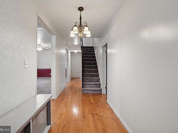 3rd image of 3804 Rosemont Ave