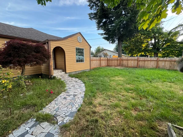 14004 SE Stark St, Portland, OR 97233