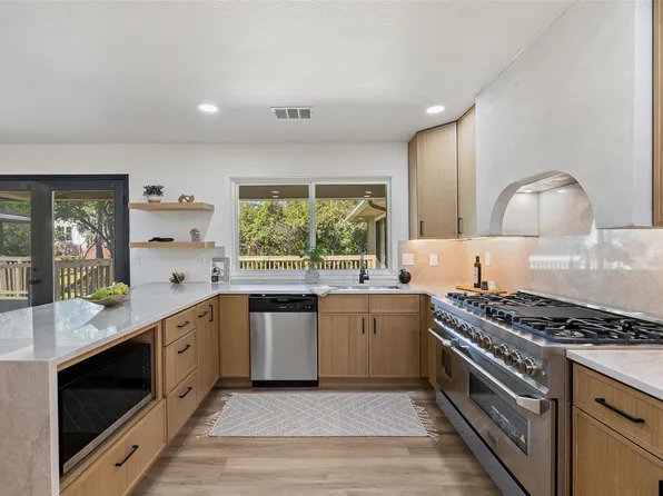 207 Norwood St W, Georgetown, TX 78628
