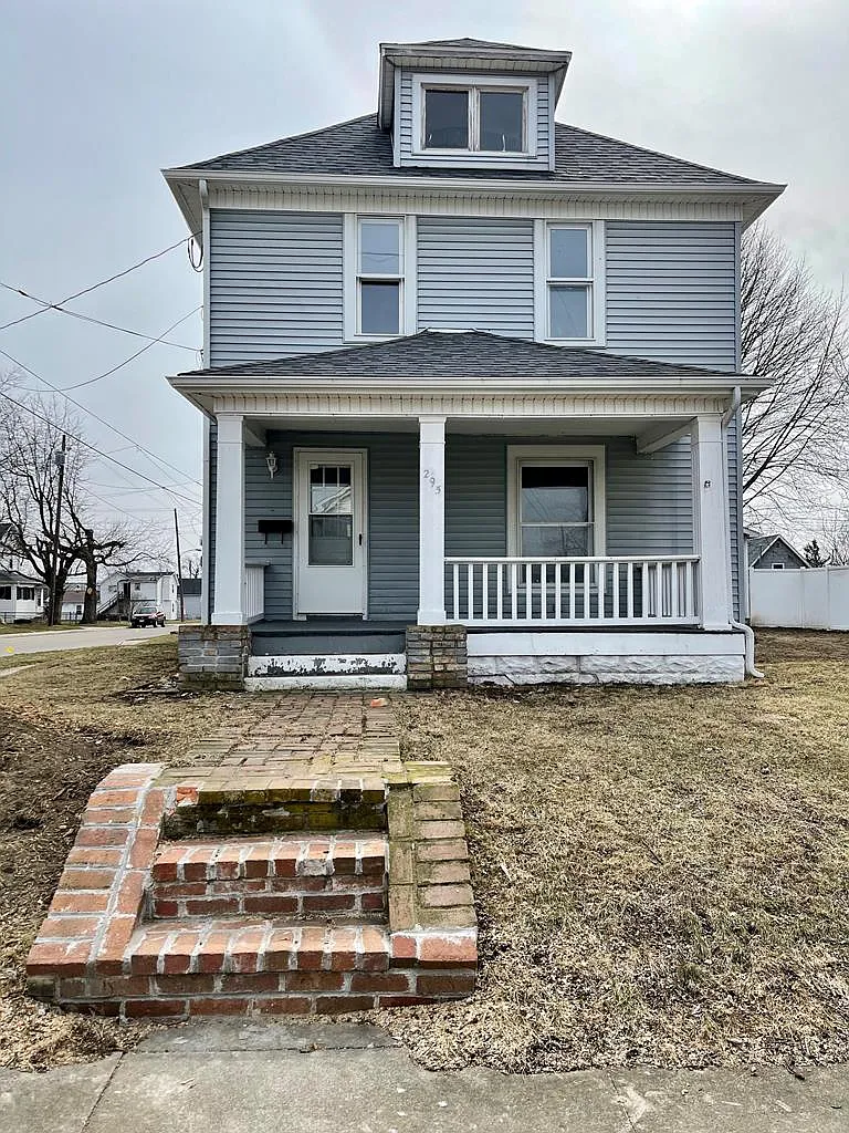 295 E George St photo 1