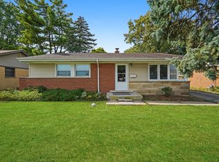706 N Main St, Mount Prospect, IL