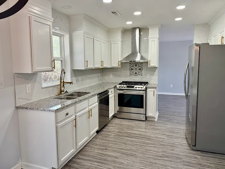312 Summer Pl — Photo 2