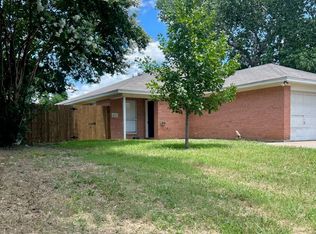 427 Arnold Ave, Burleson, TX 76028