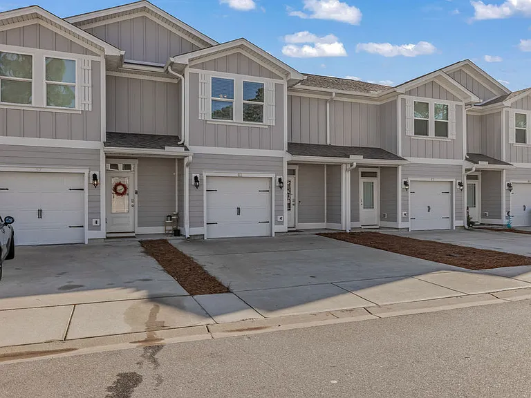 41 Sandhill Pines Dr — Photo 1