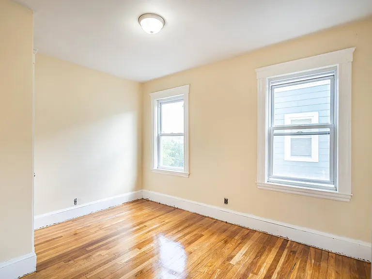 39 Perry St #3 — Photo 8