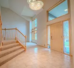 5 bed, 3.5 bath, 5858 sqft, $3,900 — Photo 2