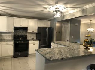 1 Matthew Ln, Windsor, CT 06095