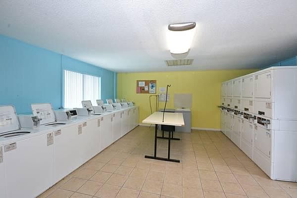 2nd image of 910 Greenleaf Dr APT C