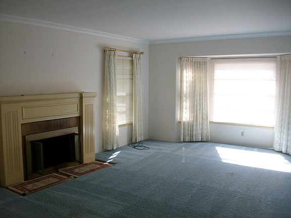 3rd image of 354 S Harvard St