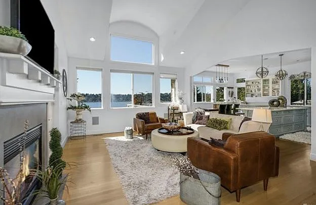 13130 Holmes Point Dr NE — Photo 5