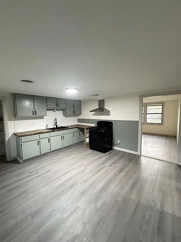 3 bed, 2.0 bath, 1274 sqft, $1,700 — Photo 2
