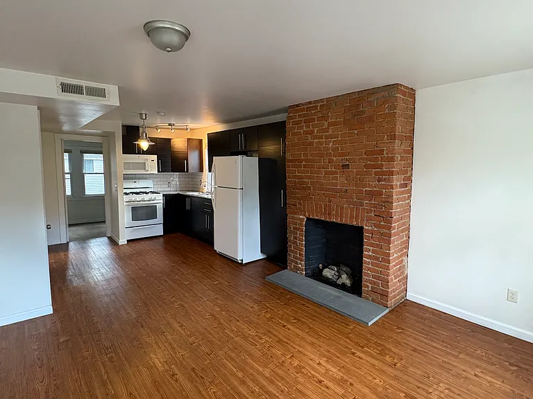 15 Albany St #2 — Photo 1