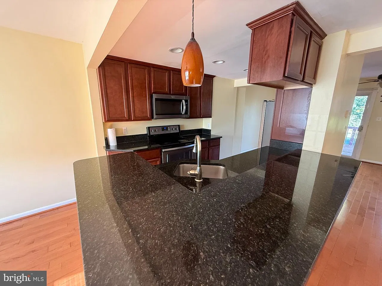 3 bed, 1280 sqft, $2,600 — Photo 3