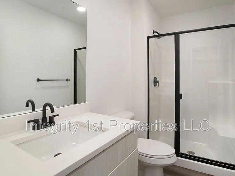 8831 N Helena Ave — Photo 13