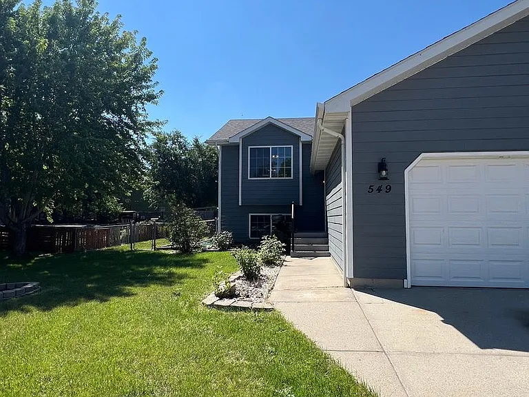 549 Hanover Dr — Photo 2