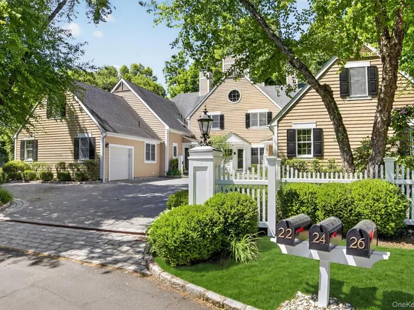 26 Wyndham Close, White Plains, NY 10605