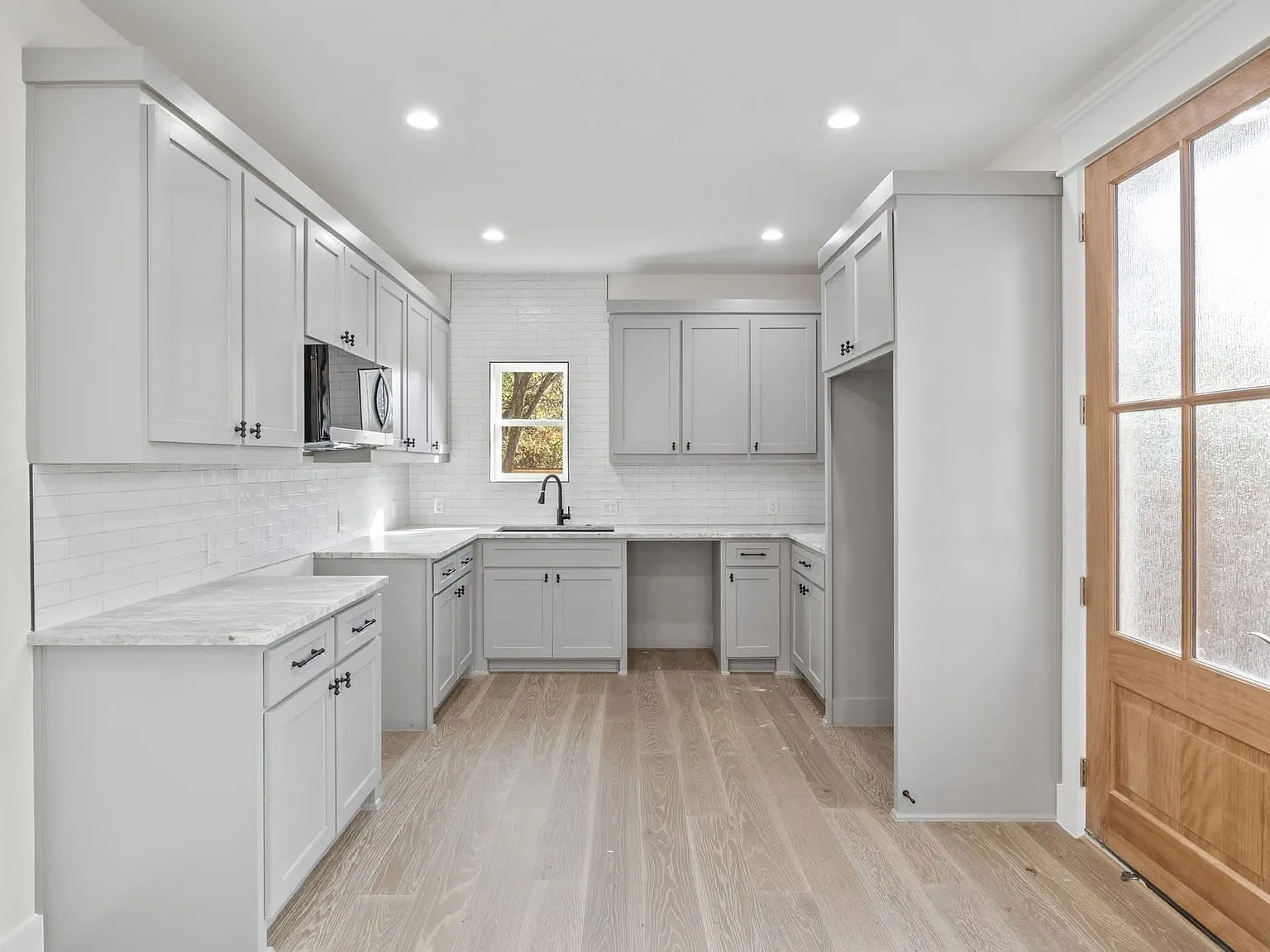 3 bed, 1200 sqft, $2,250 — Photo 2
