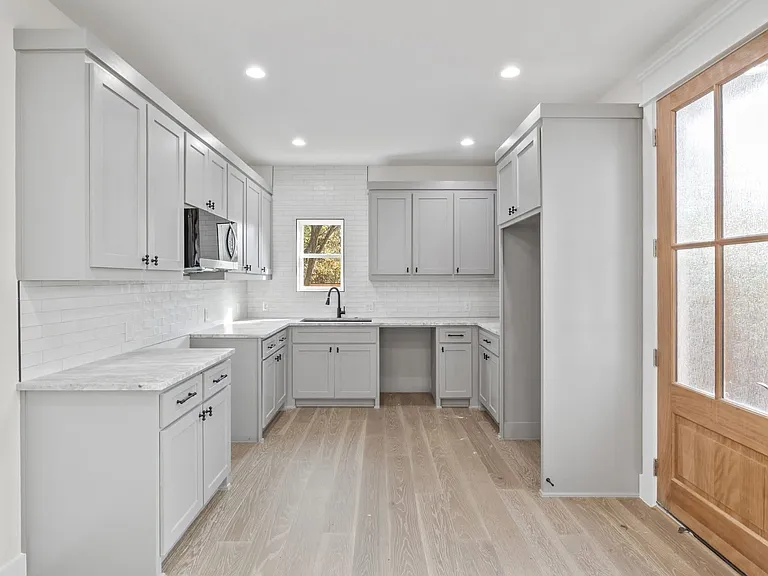 2626 Burger Ave — Photo 2