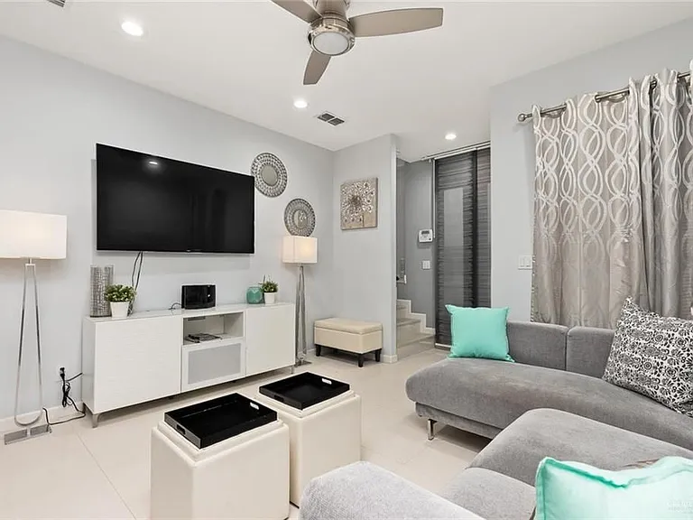 513 San Antonio Ave #8 — Photo 3