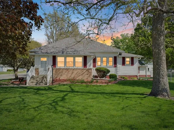 530 S Oakwood St, Oakwood, IL 61858