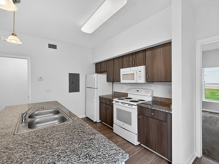 Mirage Bay Apartments — Photo 42
