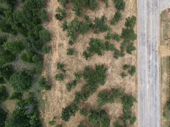 910 Cliff Dr, Graham, TX 76450