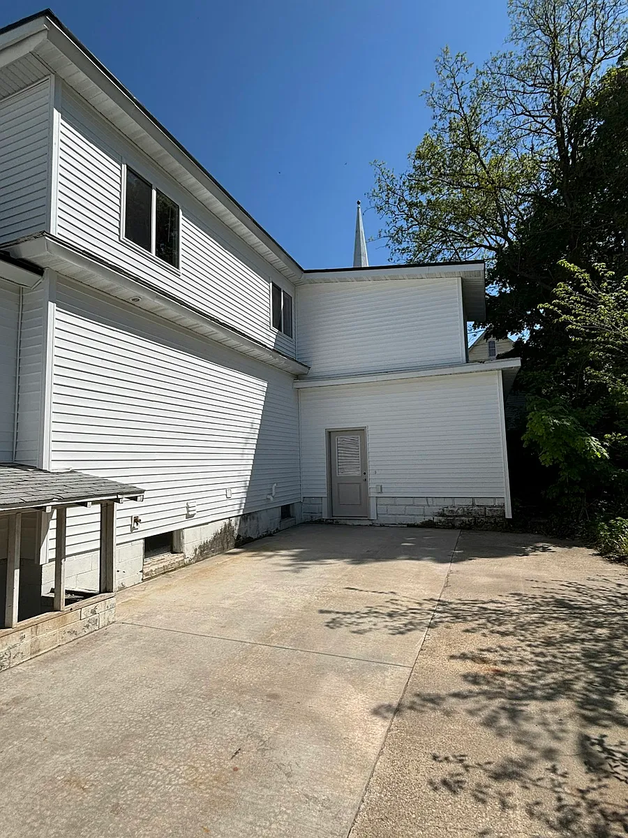 Exterior - 201 Monroe St #2