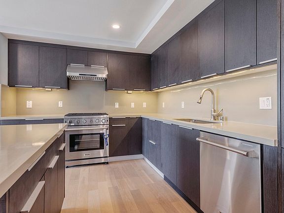 3rd image of 2939 Leeward Ave Unit 301