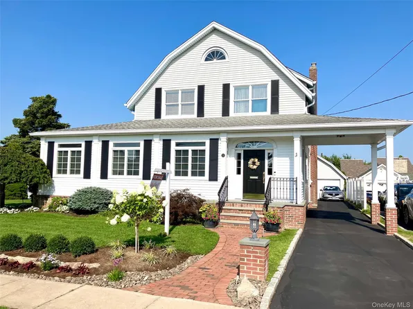 33 S Bay Avenue, Amityville, NY 11701