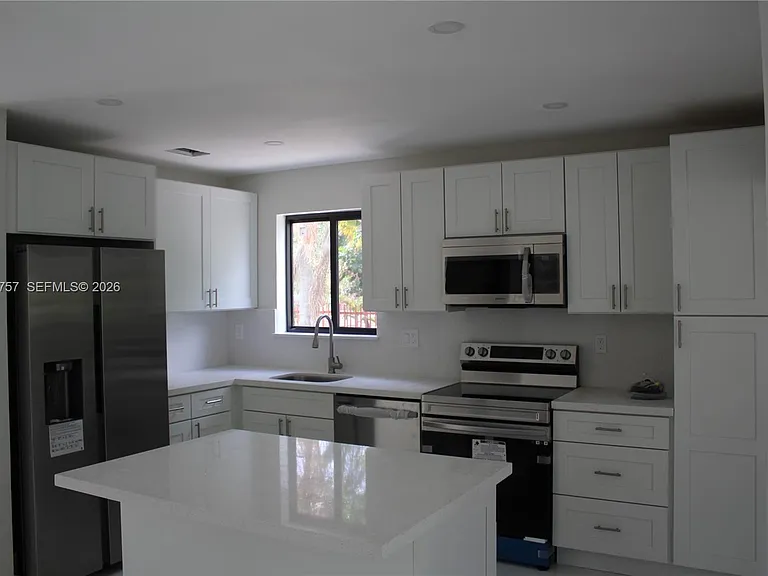 18815 NW 42nd Pl — Photo 2