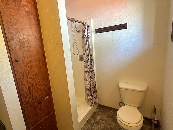 5th image of 326 McKay St