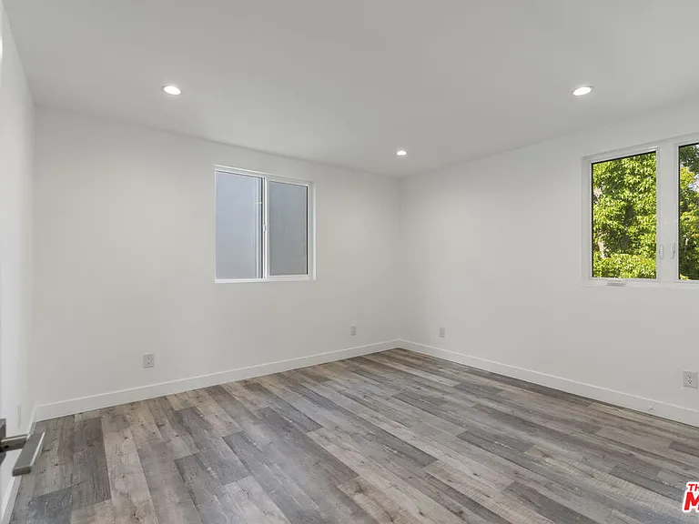 5645 1/2 Willowcrest Ave — Photo 12