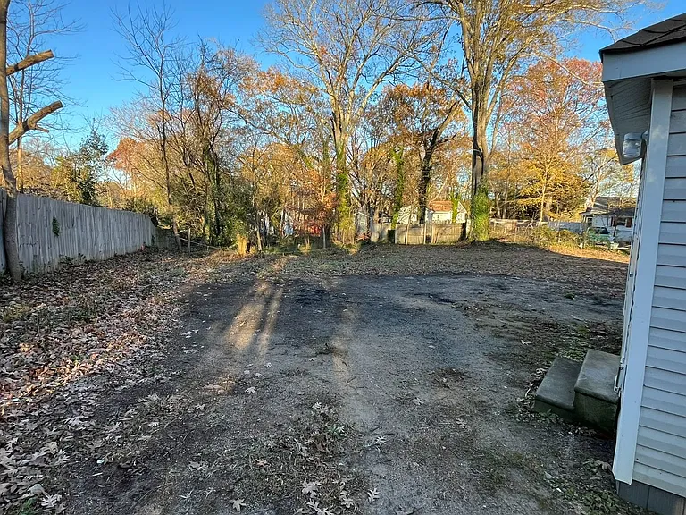 635 Smith St — Photo 10