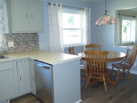 5th image of 934 Woodlawn Ave
