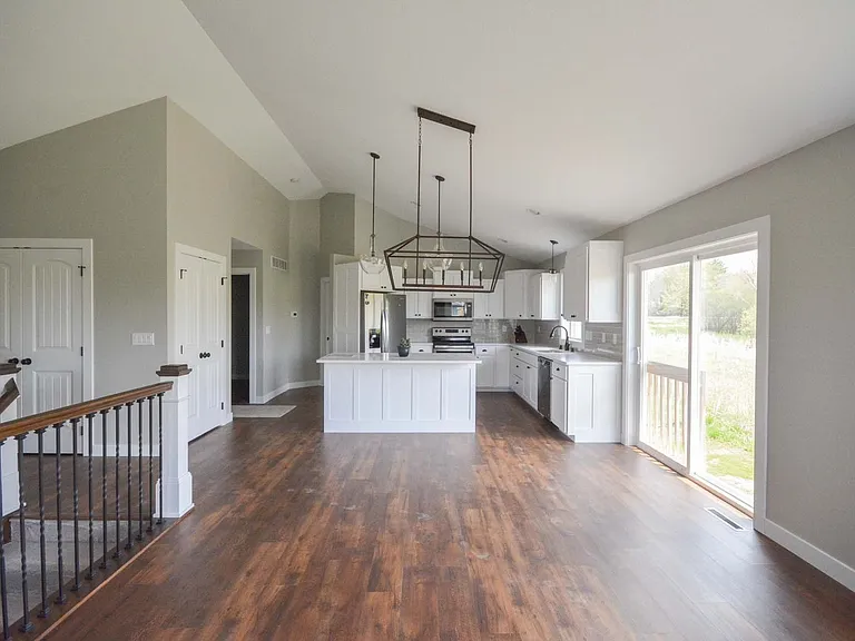 3548 Bridgeview Dr SE — Photo 8