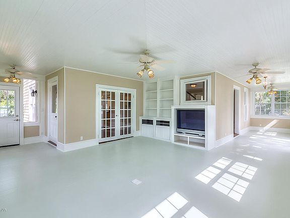 4th image of 200 N Beach St