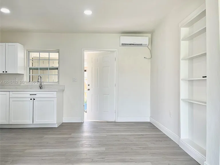 1004 SW 24th Ave #1 — Photo 6