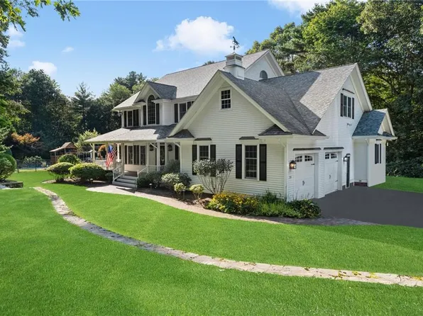 261R East St, Foxboro, MA 02035