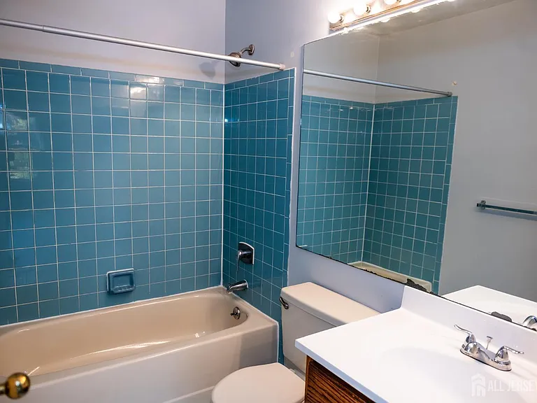 2162 Ash Ct — Photo 16