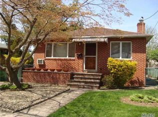25411 39th Ave, Little Neck, NY 11363